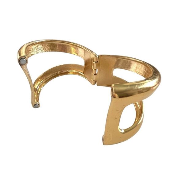 Gold Chunky Cut Out Hinge Clasp Bracelet - Picture 3 of 4